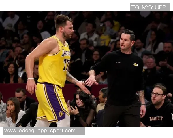 拉拉维亚谈与东契奇搭档感受：他让我在比赛中更加轻松自如